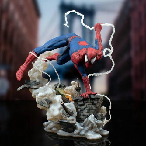 PRE - ORDER: Diamond Select Marvel Milestones 1990s Spider - Man Statue - collectorzown