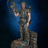 PRE - ORDER: Hollywood Collectibles Group Aliens Corporal Hicks Quarter Scale Statue - collectorzown