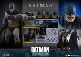 PRE - ORDER: Hot Toys DC Comics The Dark Knight Returns Batman Sixth Scale Figure - collectorzown